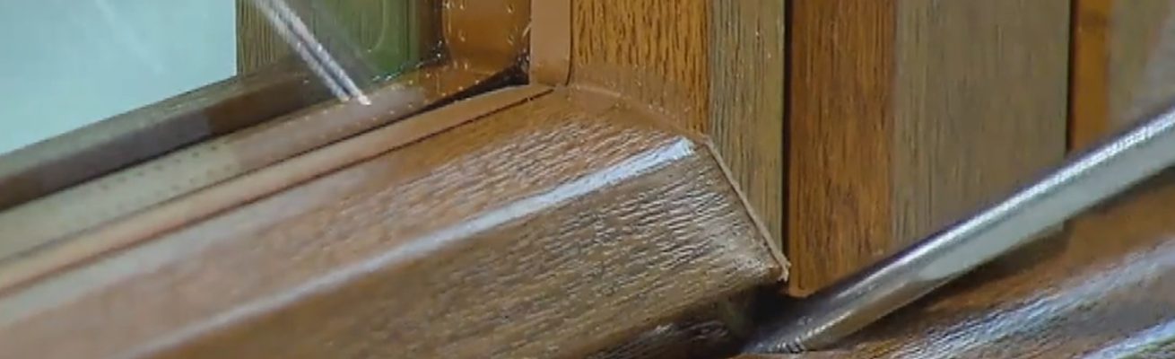 effrazione finestra con cacciavite