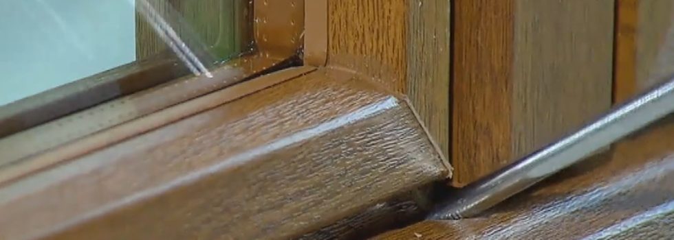 effrazione finestra con cacciavite